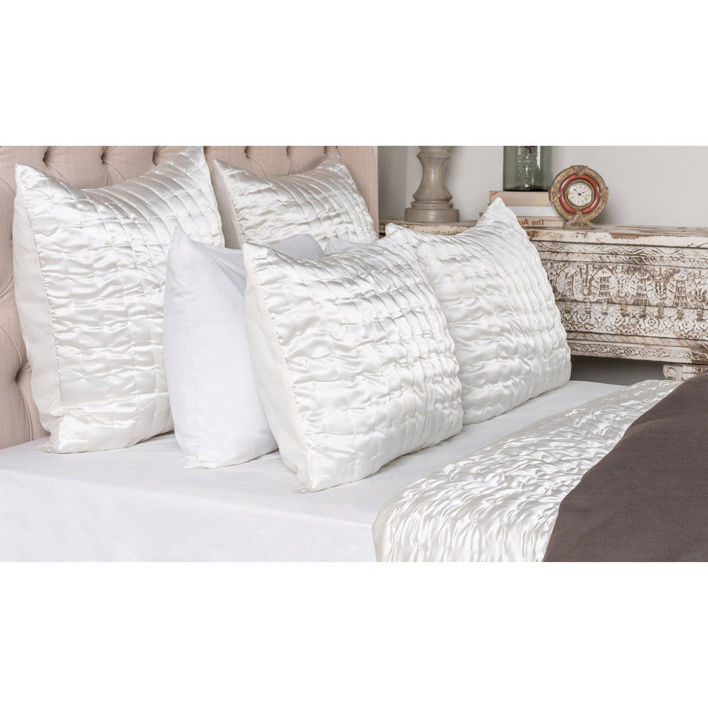 Aura Quilt, Ivory